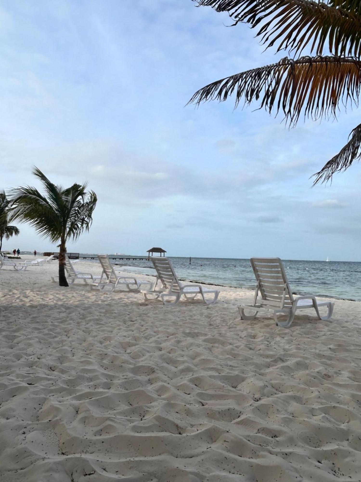 Front Beach Private Room With Shared Bathroom Cancún Exteriér fotografie