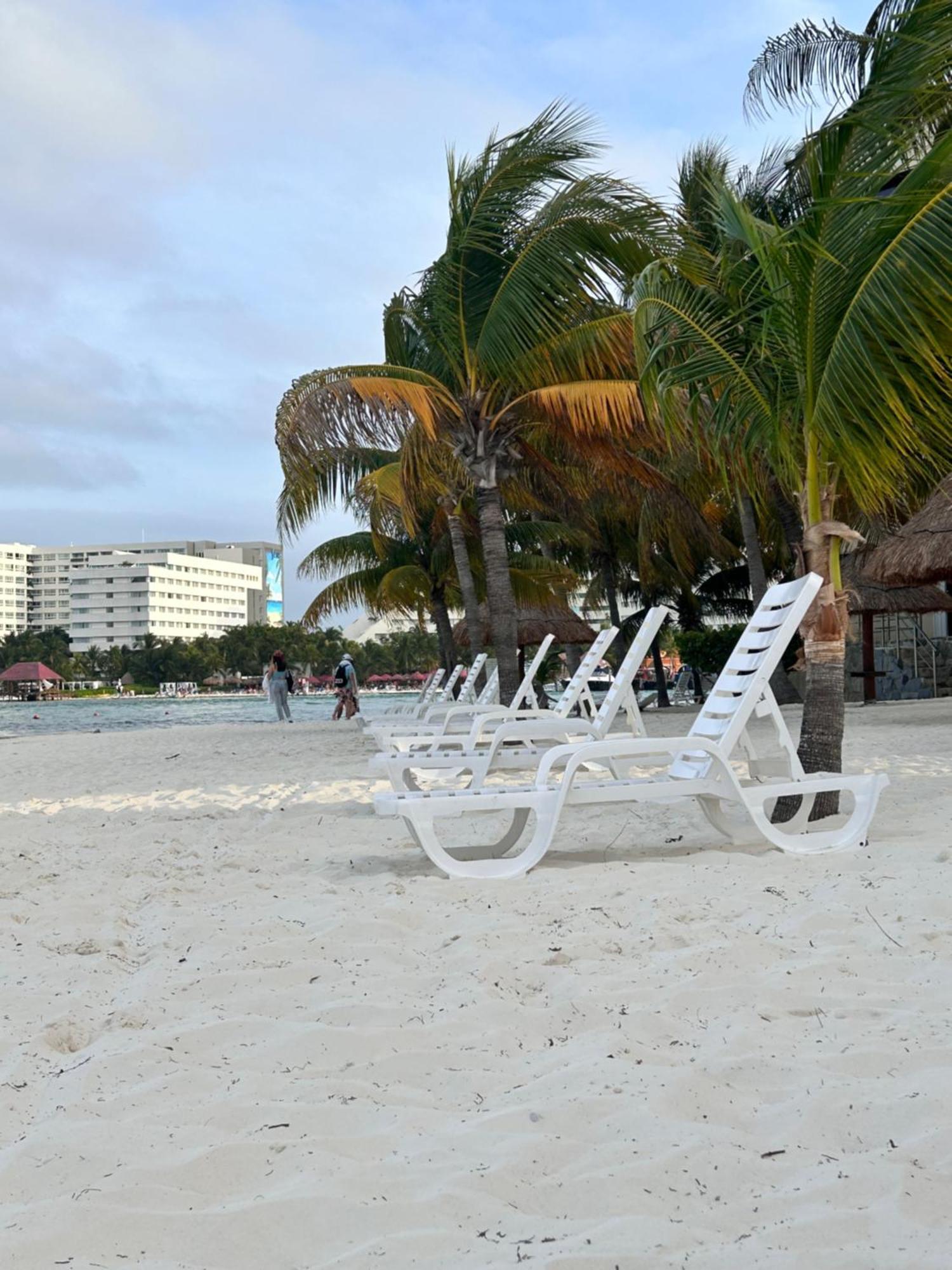 Front Beach Private Room With Shared Bathroom Cancún Exteriér fotografie