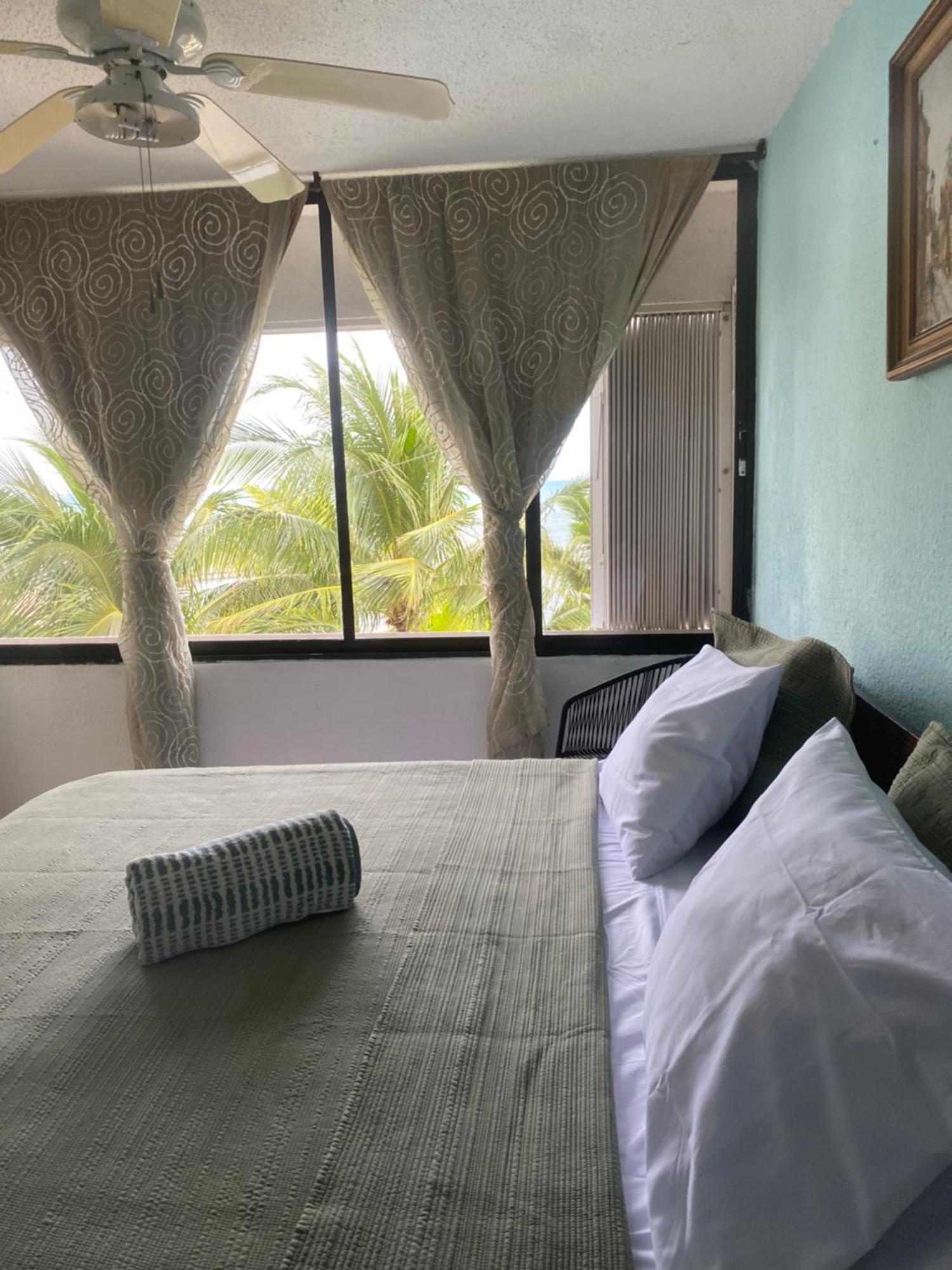 Front Beach Private Room With Shared Bathroom Cancún Exteriér fotografie