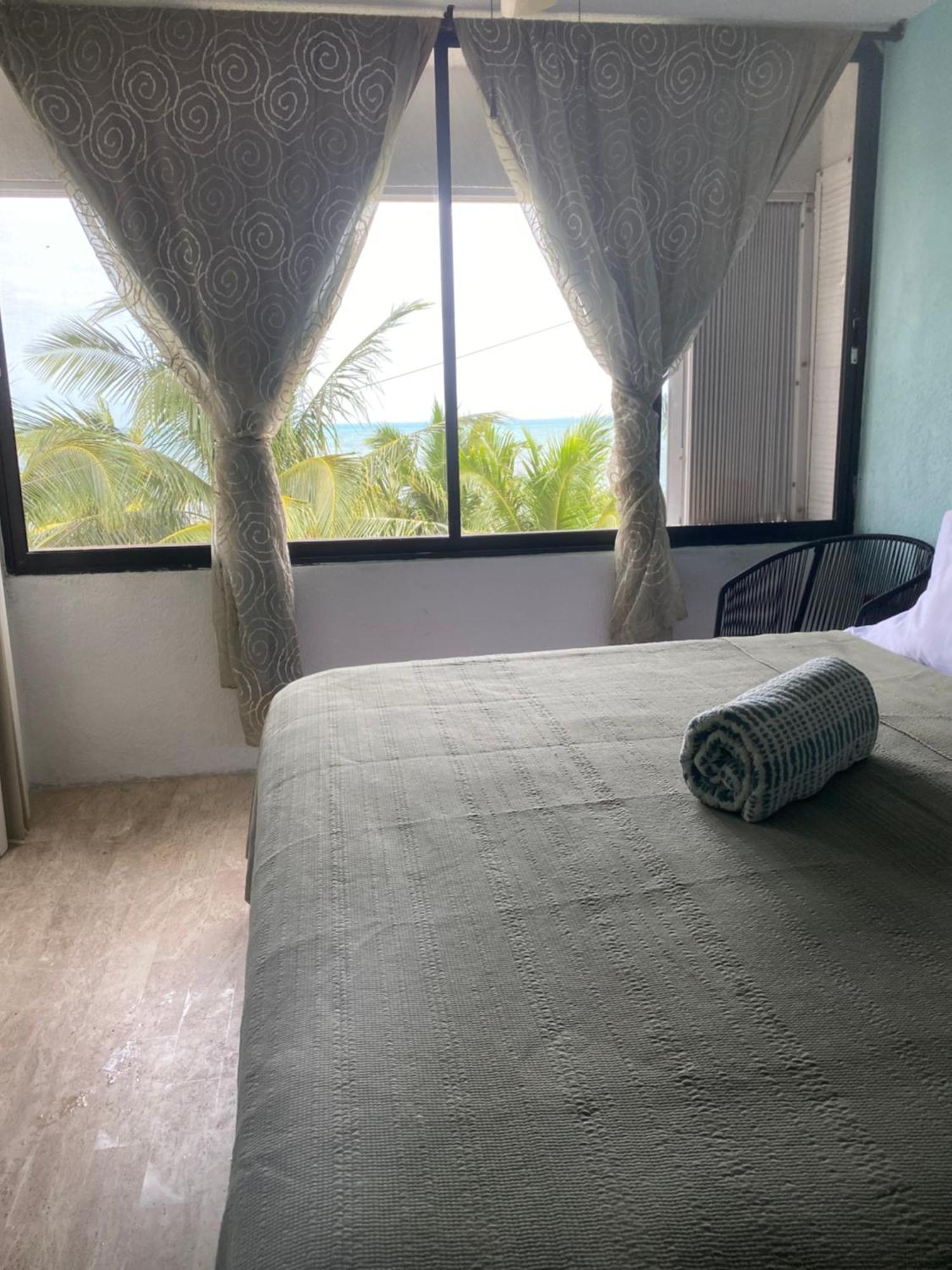 Front Beach Private Room With Shared Bathroom Cancún Exteriér fotografie